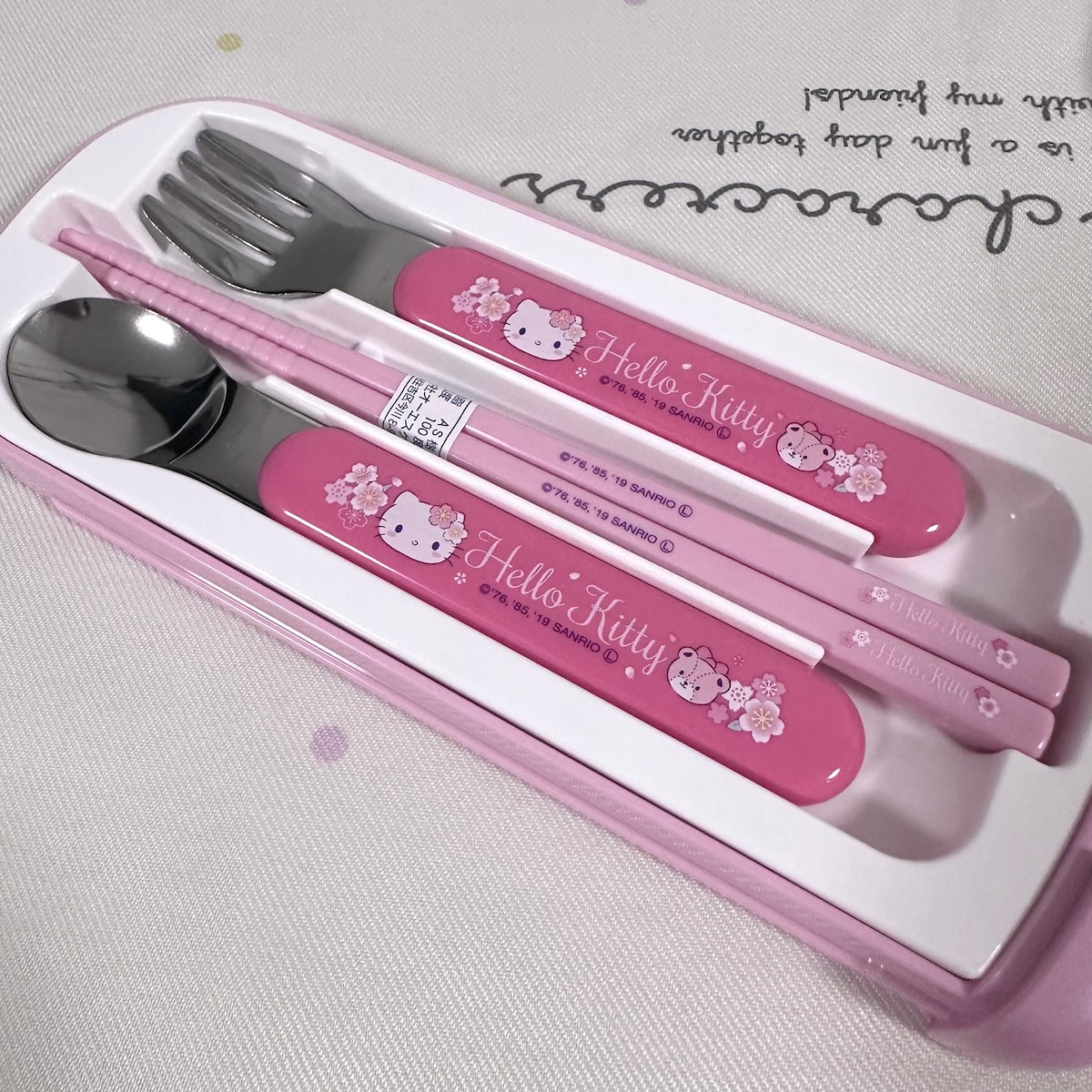 Hello Kitty utensil set open all